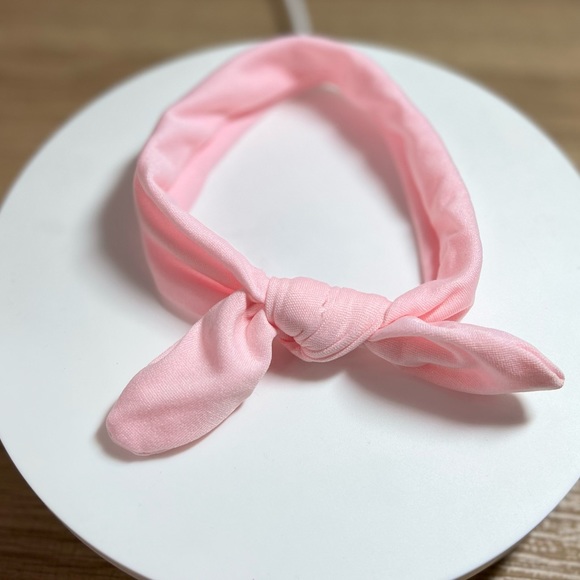 2 Super Stretchy Soft Pink & White Knot Baby Girl Headbands - Picture 1 of 3